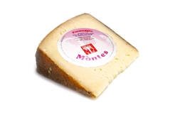 Montes - formaggio  prodotto con latte di capra 1/4